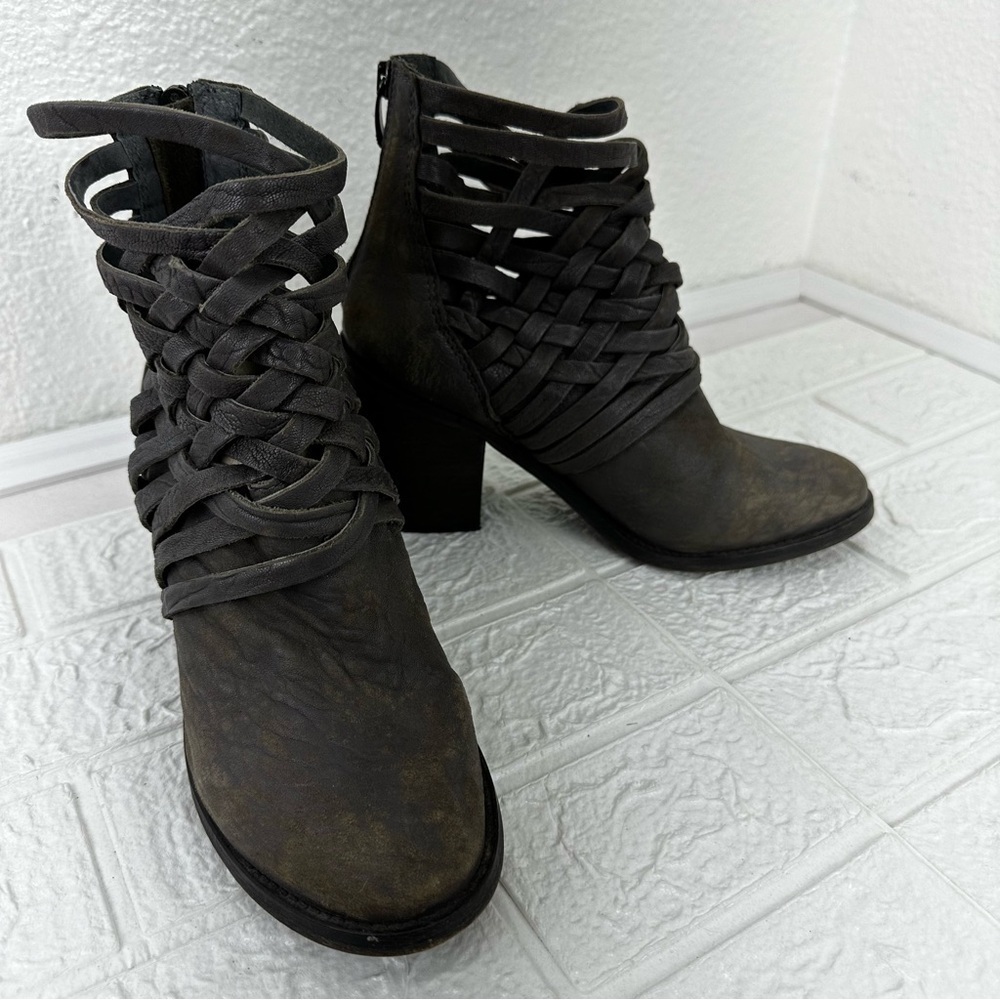 FREE PEOPLE Carrera  Gray Distressed  Leather Ankle  Cage Boots Size 39 US 8